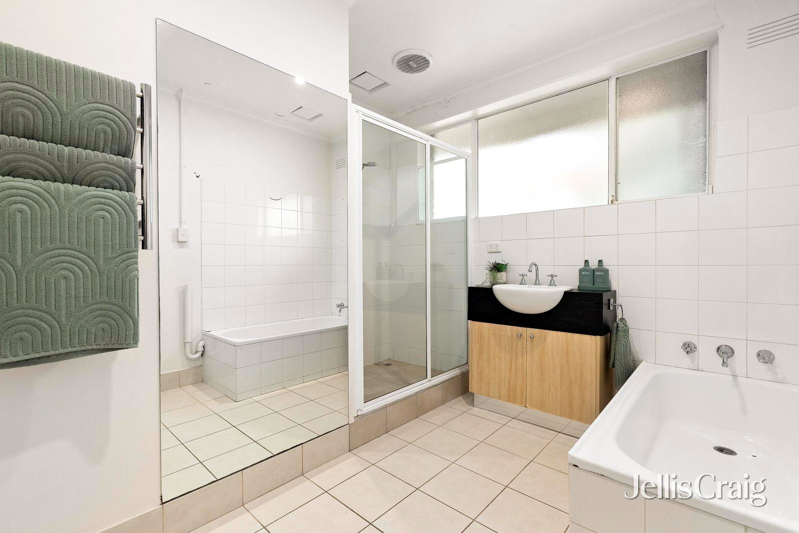3/2 Greig Court, Elwood image 8