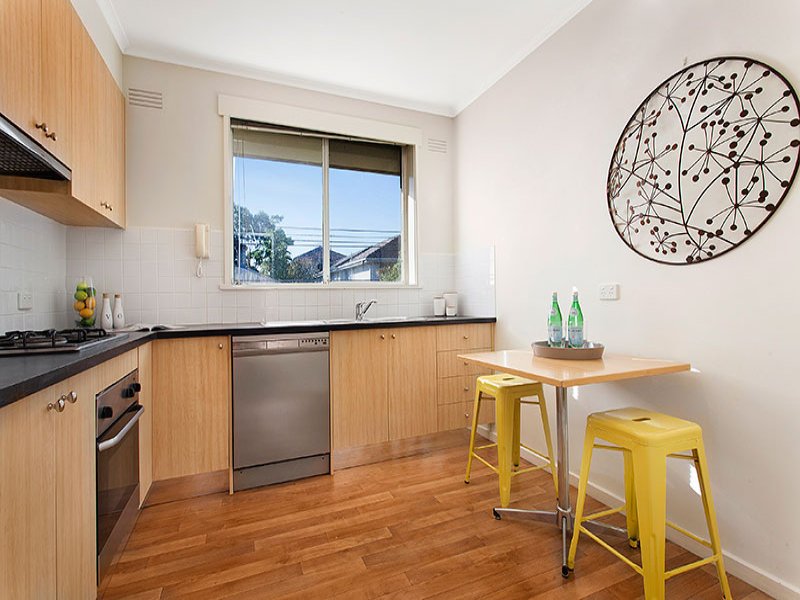 3/2 Greig Court, Elwood image 2