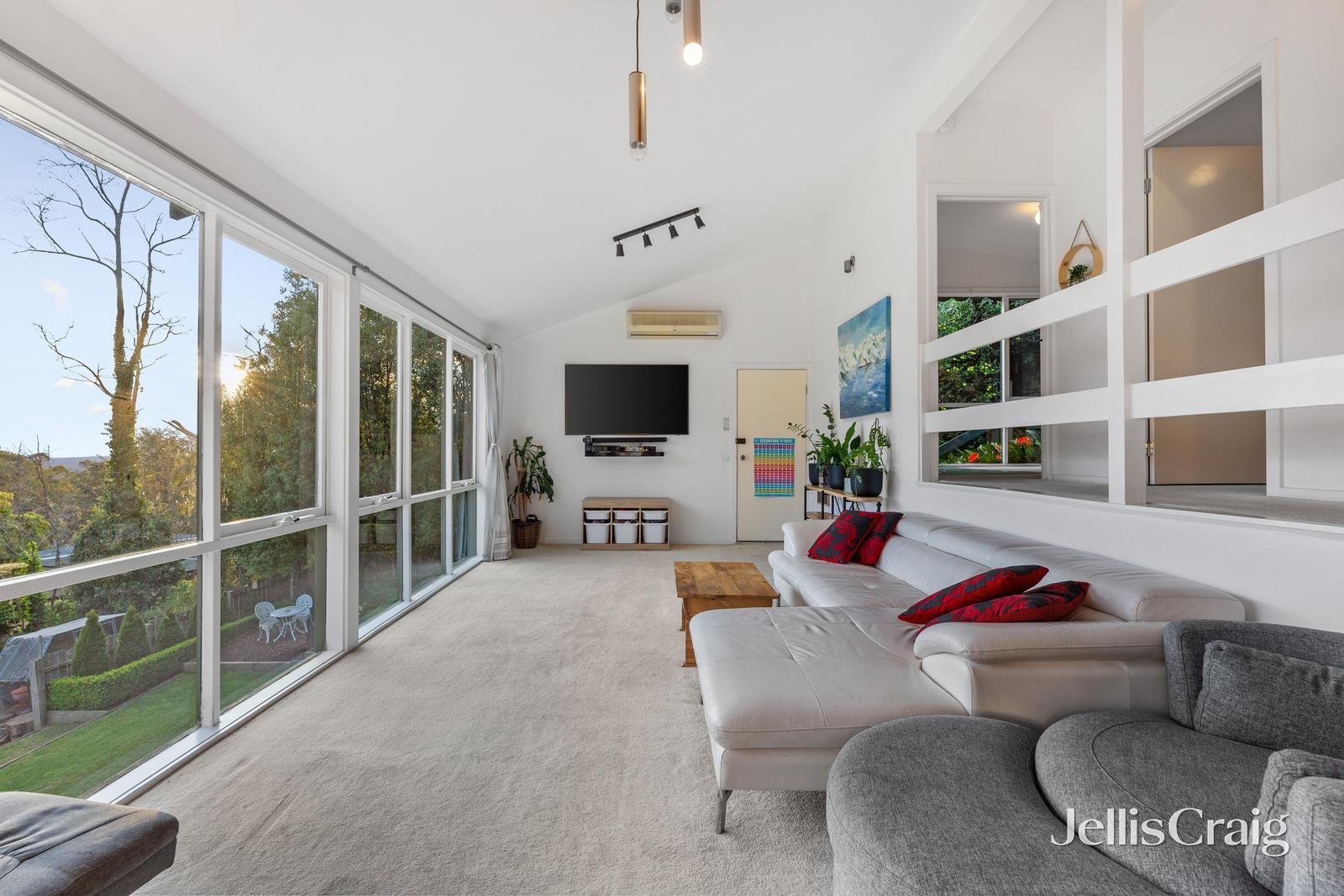 32 Heath Avenue, Ferntree Gully image 2