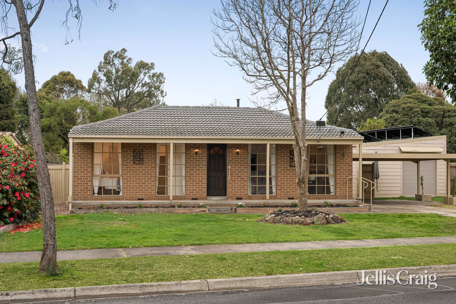 32 Huntingdon Avenue, Bayswater North image 1