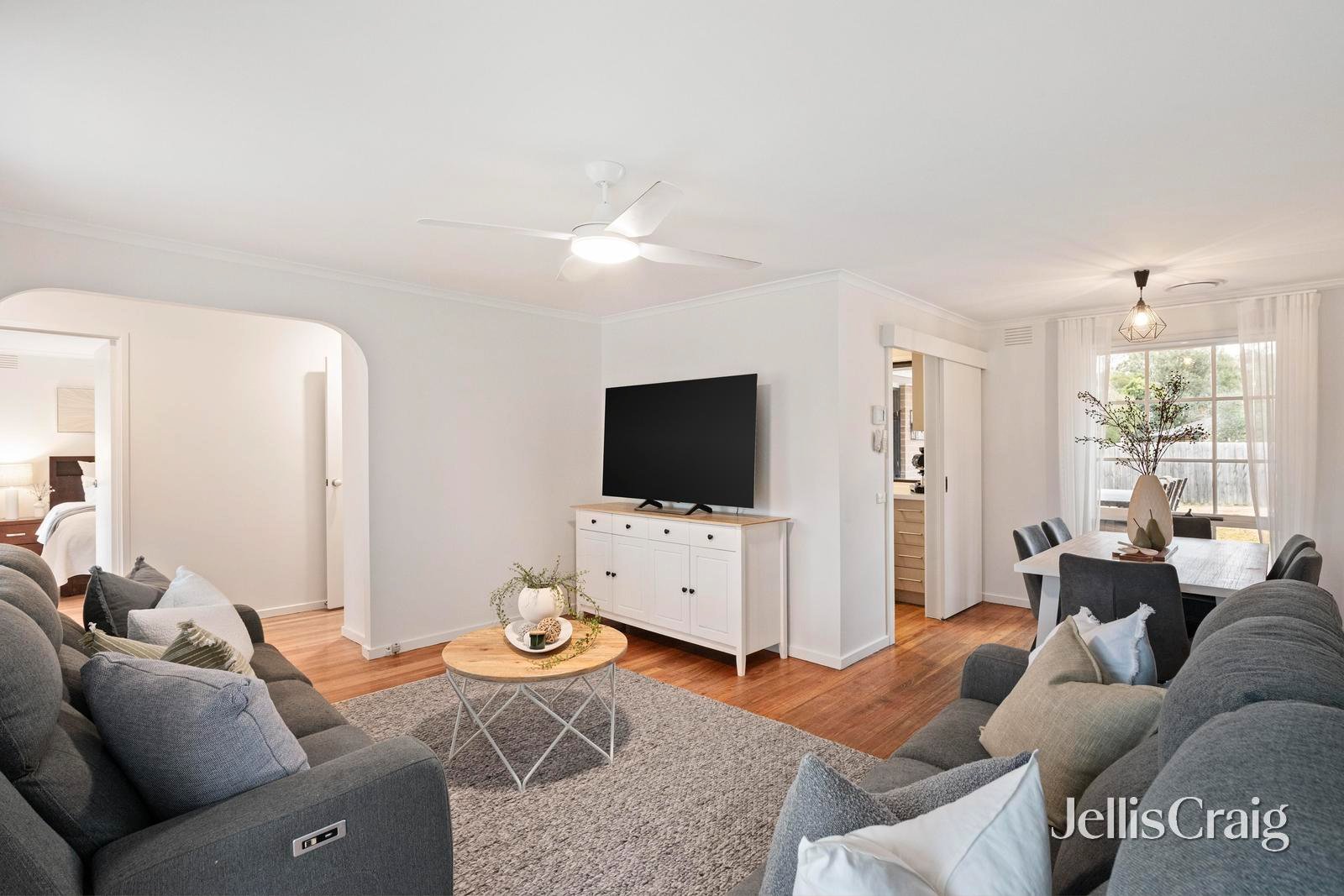 32 Huntingdon Avenue, Bayswater North image 2