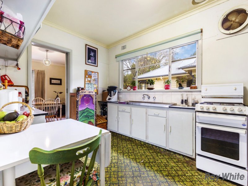 32 Indra Road, Blackburn South image 3
