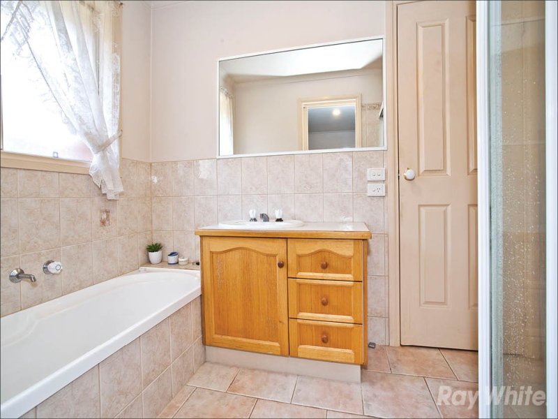 32 Jodi Avenue, Wheelers Hill image 6