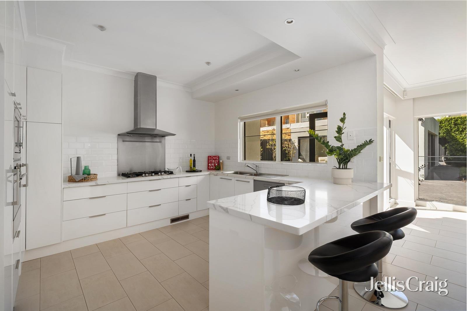 32 Kyora Parade, Balwyn North image 4