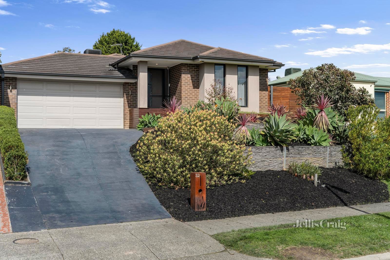 32 Larbert Road, Mooroolbark image 1