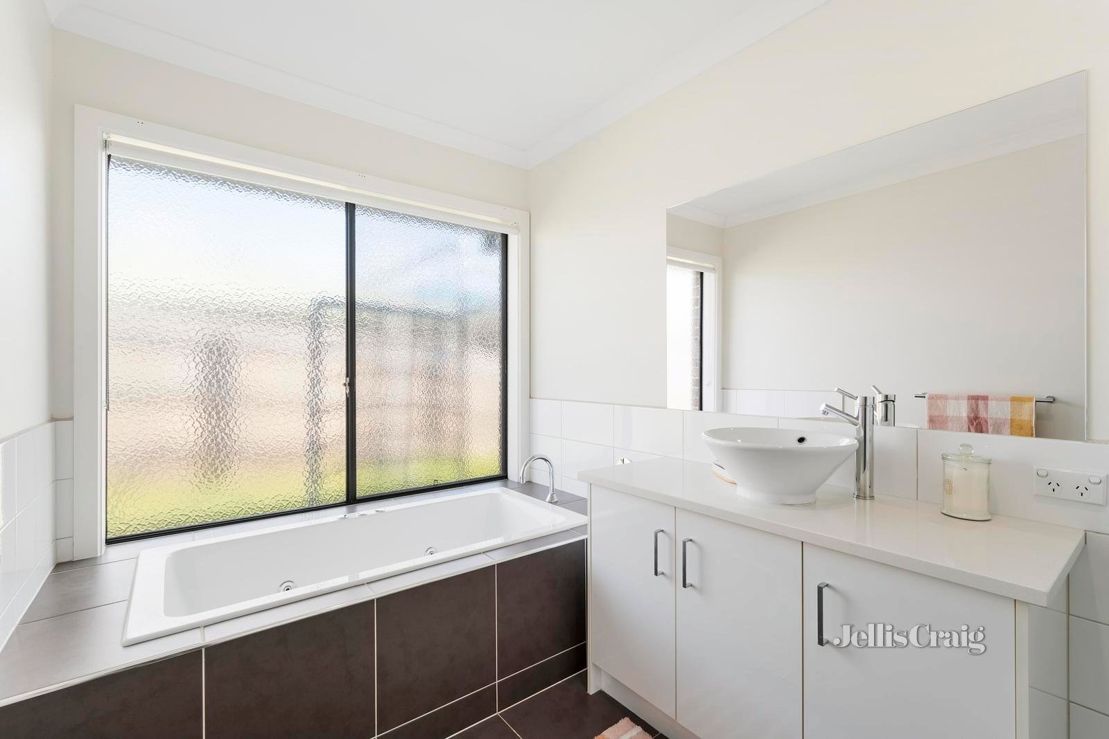 32 Larbert Road, Mooroolbark image 11