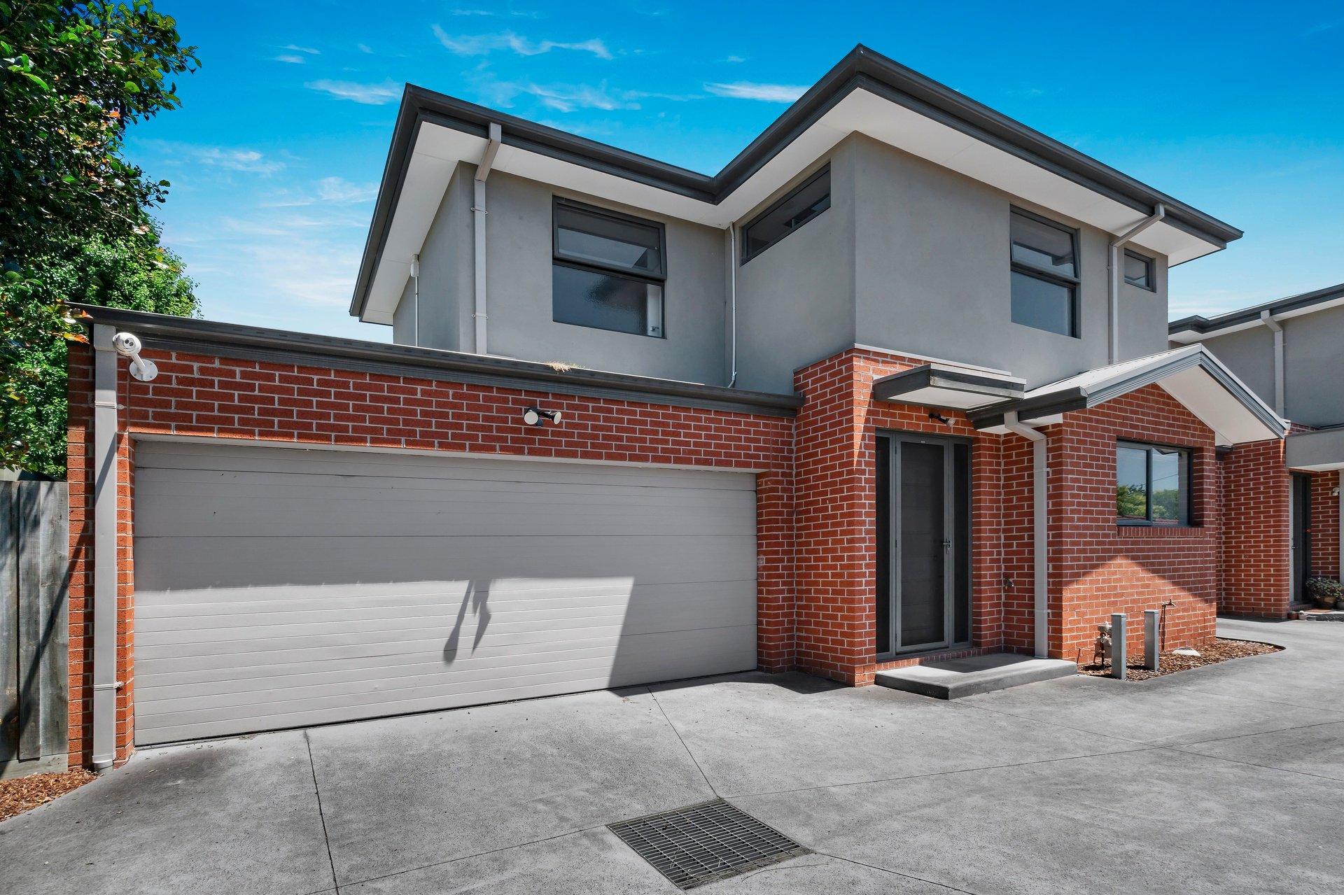 3/2 Lavender Street, Ringwood image 1