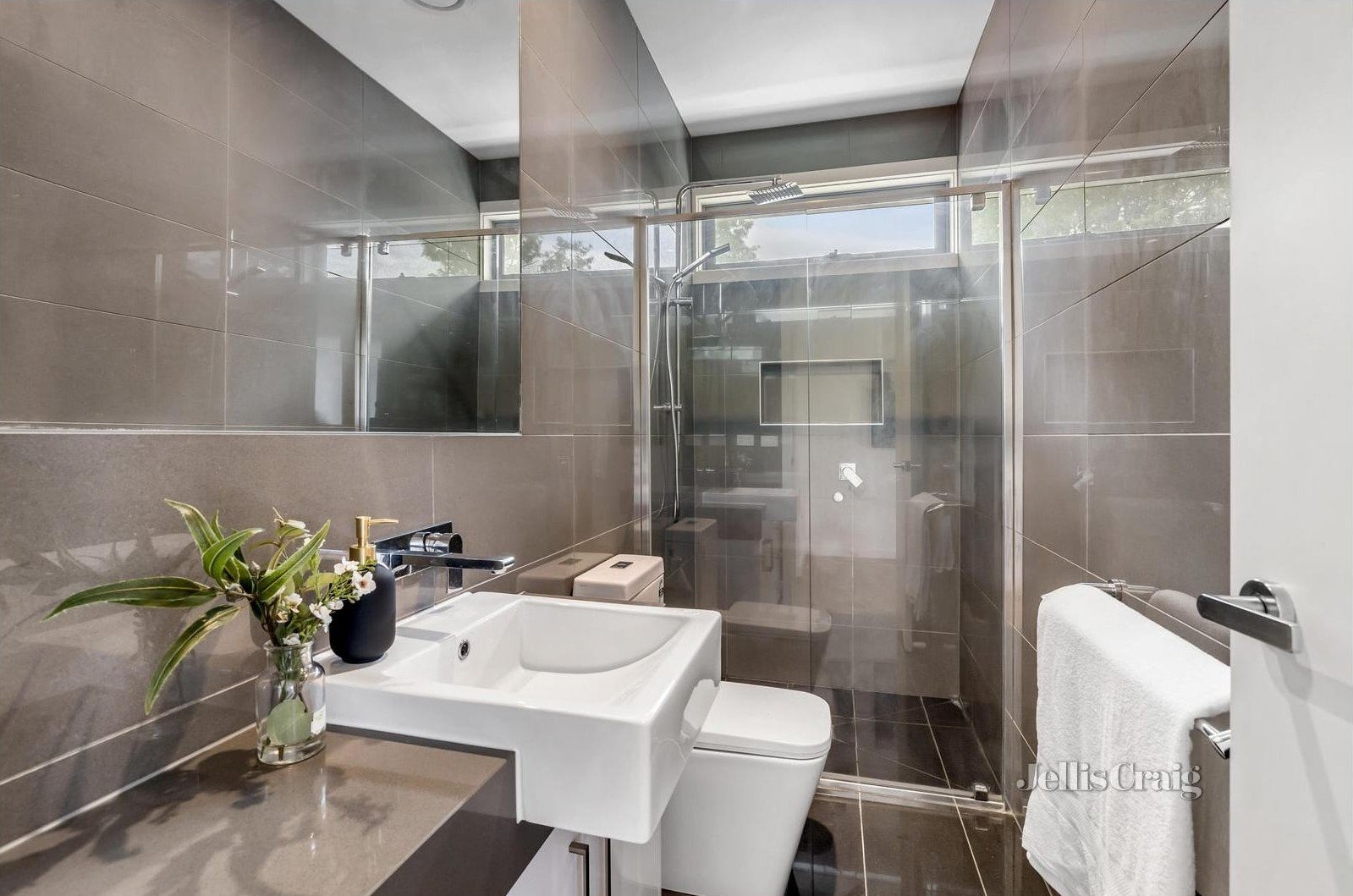 3/2 Lees Street, Mckinnon image 7