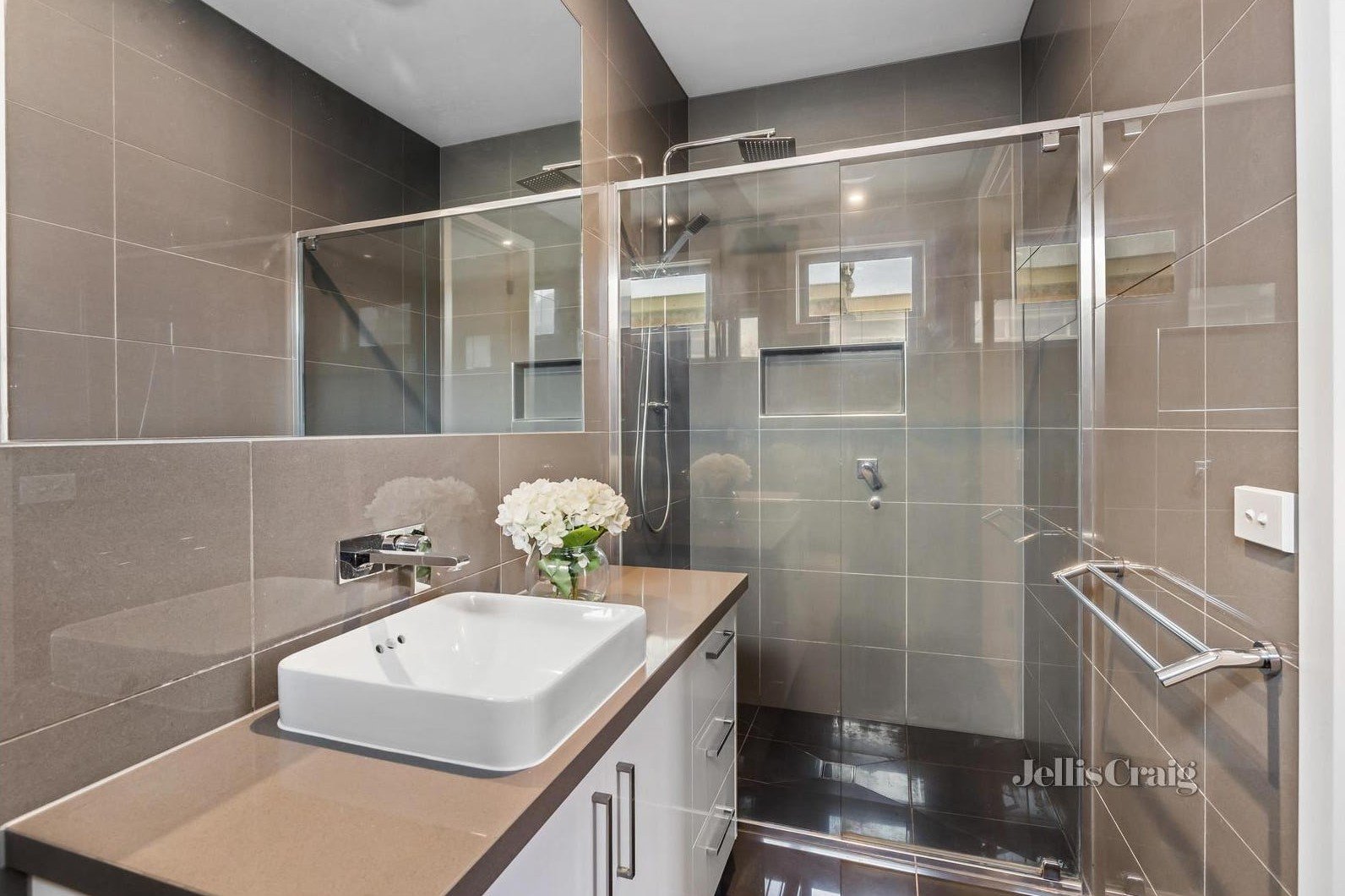 3/2 Lees Street, Mckinnon image 8