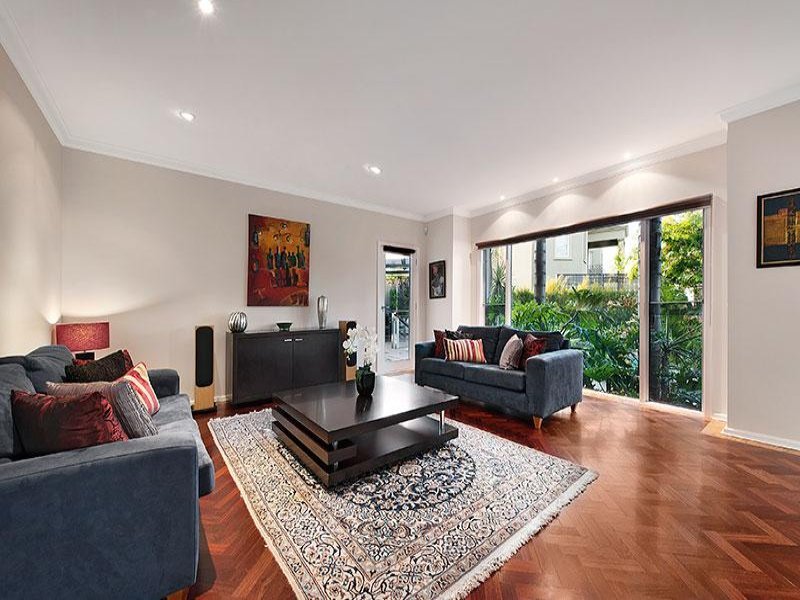 32 Linckens Crescent, Balwyn image 2