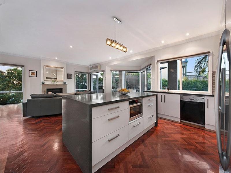 32 Linckens Crescent, Balwyn image 4