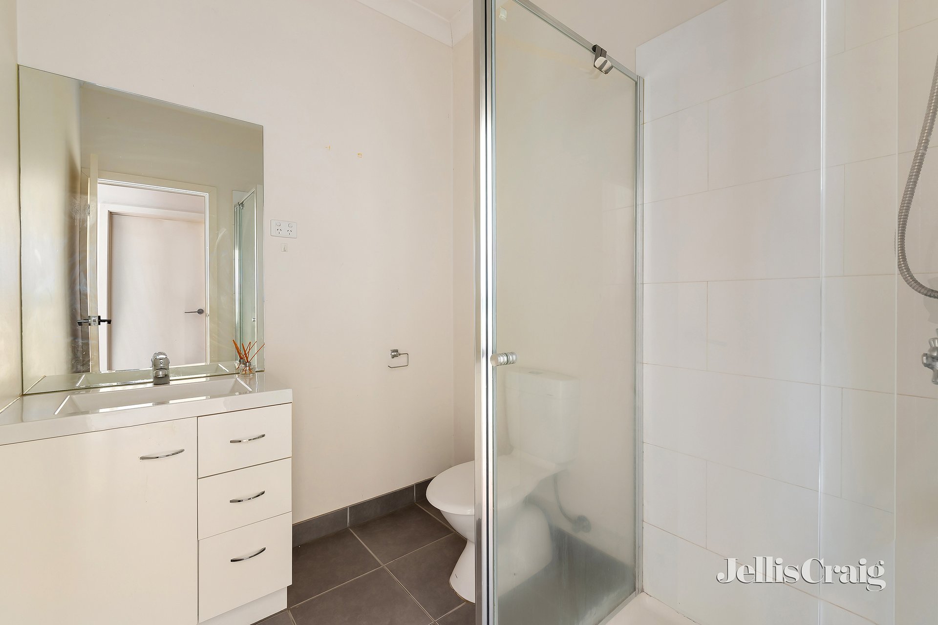3/2 Lloyd Avenue, Epping image 7