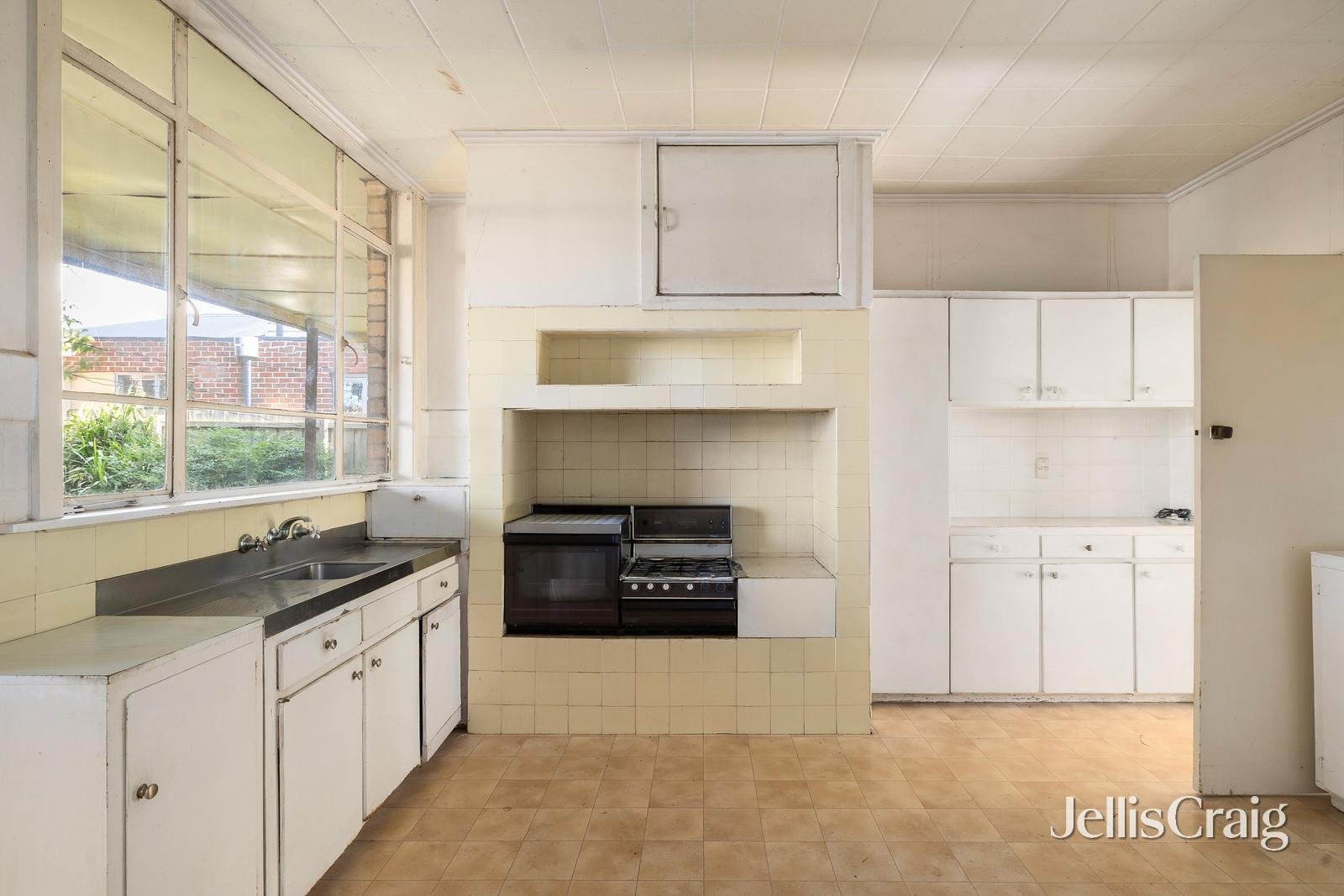 32 London Street, Bentleigh image 5