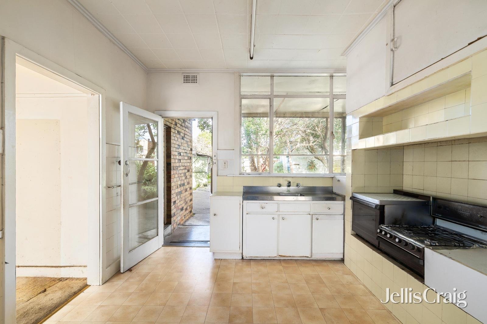 32 London Street, Bentleigh image 6