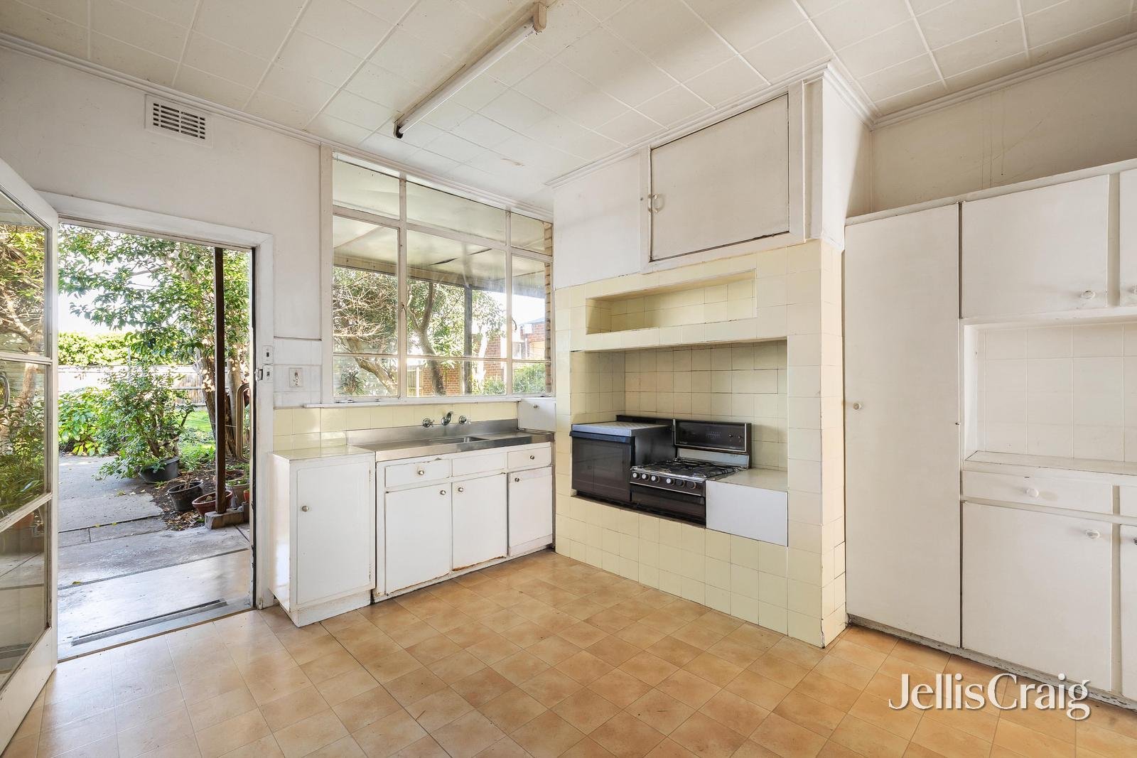 32 London Street, Bentleigh image 7