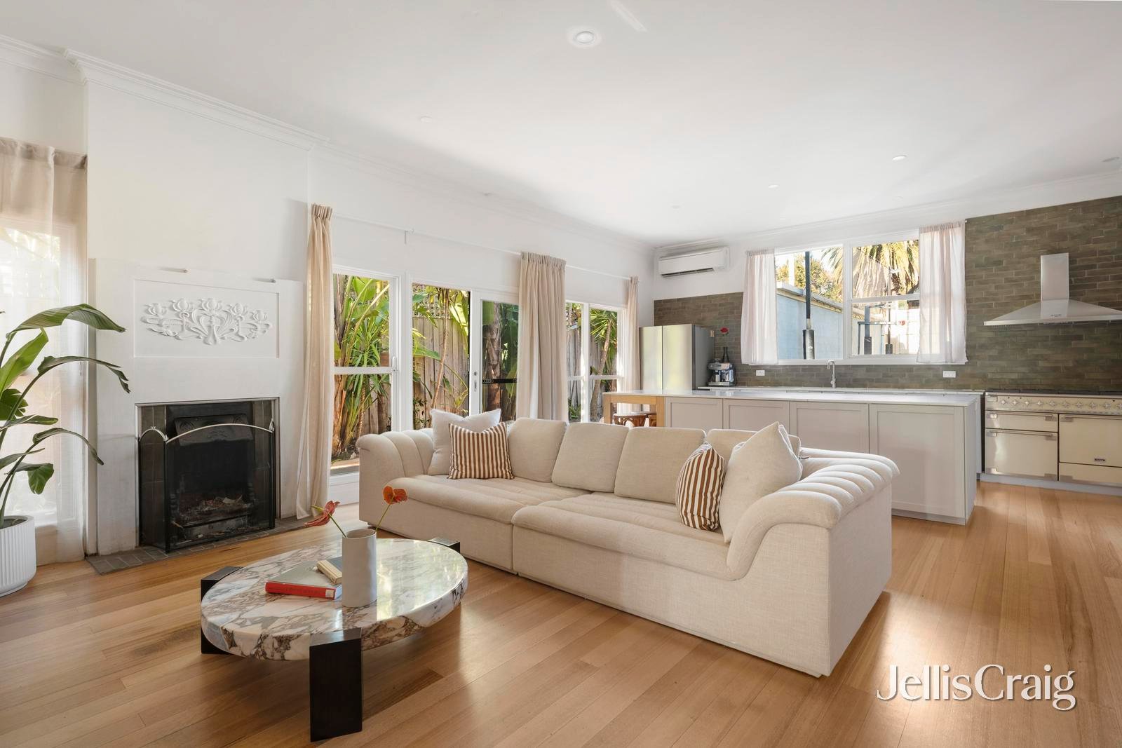 32 Marine Parade, St&nbsp;Kilda image 3