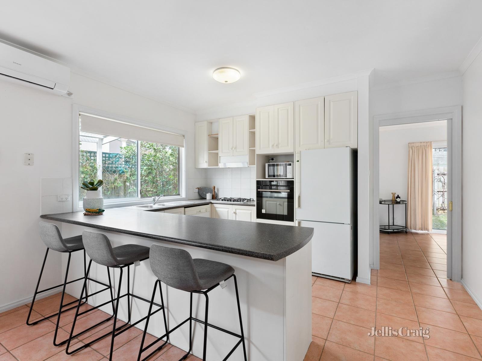 3/2 Mcgowans Road, Donvale image 5