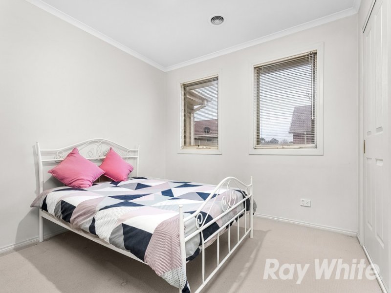 3/2 McKelvie Court, Glen Waverley image 7