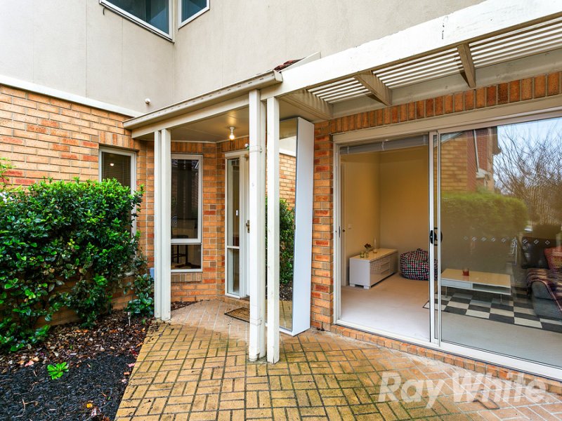 3/2 McKelvie Court, Glen Waverley image 10