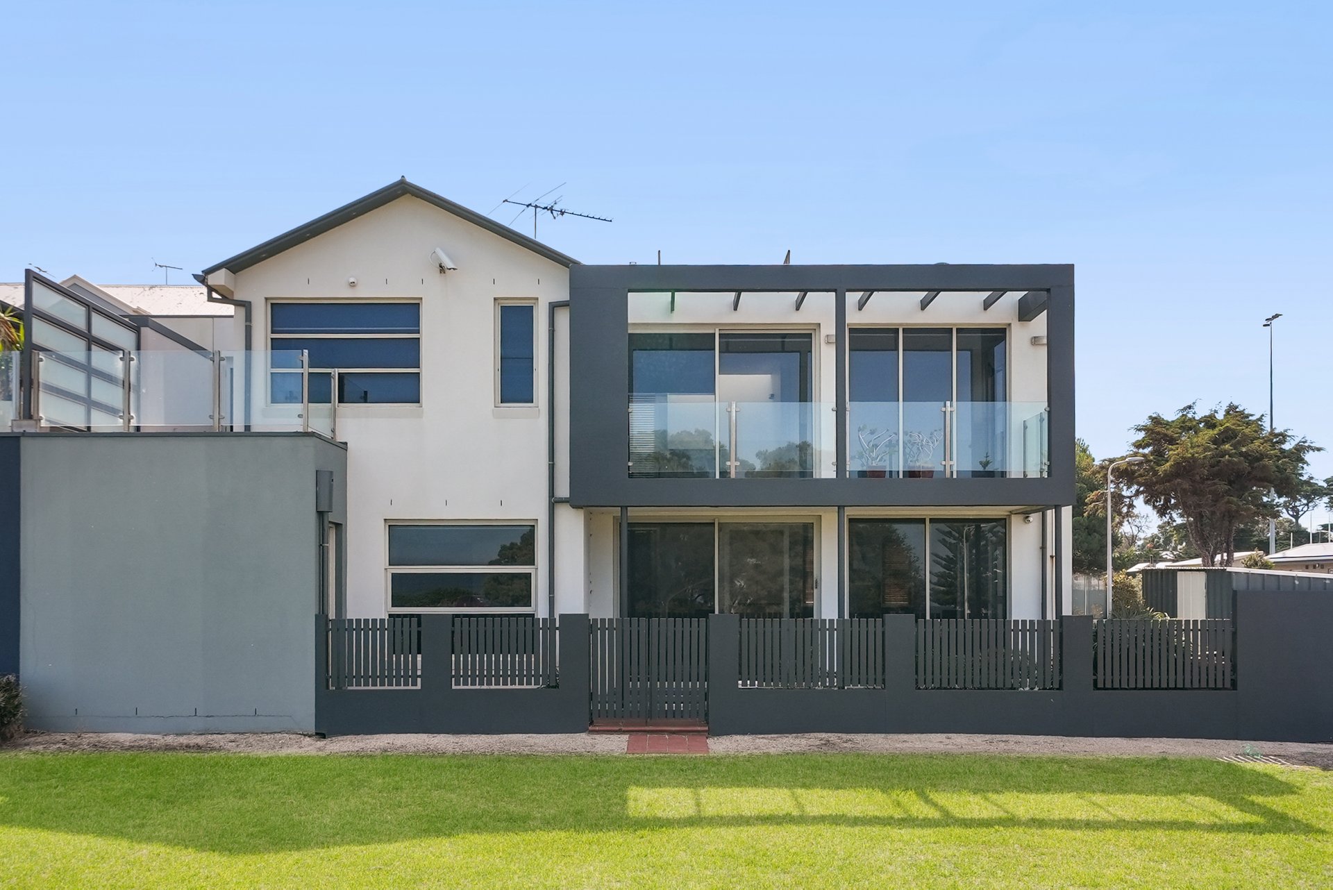 32 Mill Lane, Williamstown image 1