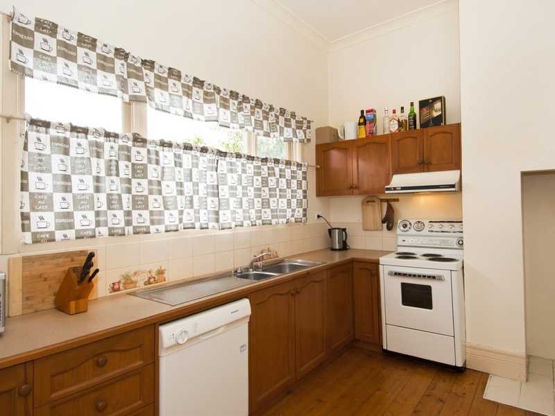 32 Mundy Street, Geelong image 2