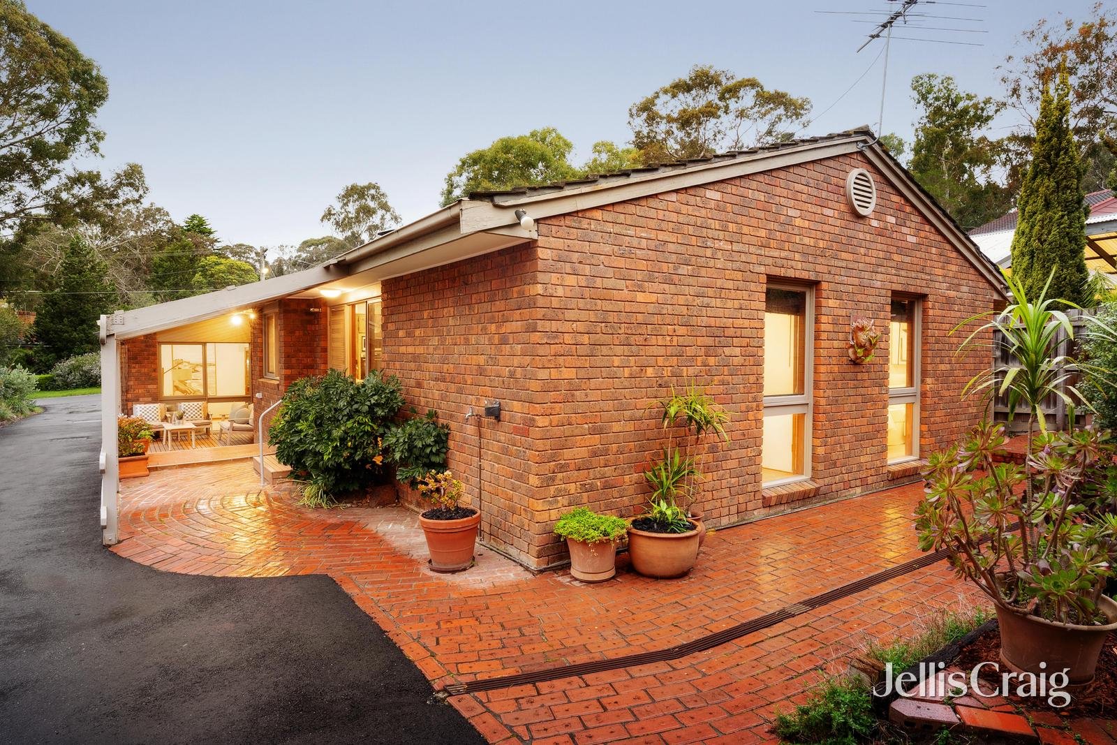 32 Napier Crescent, Montmorency image 14