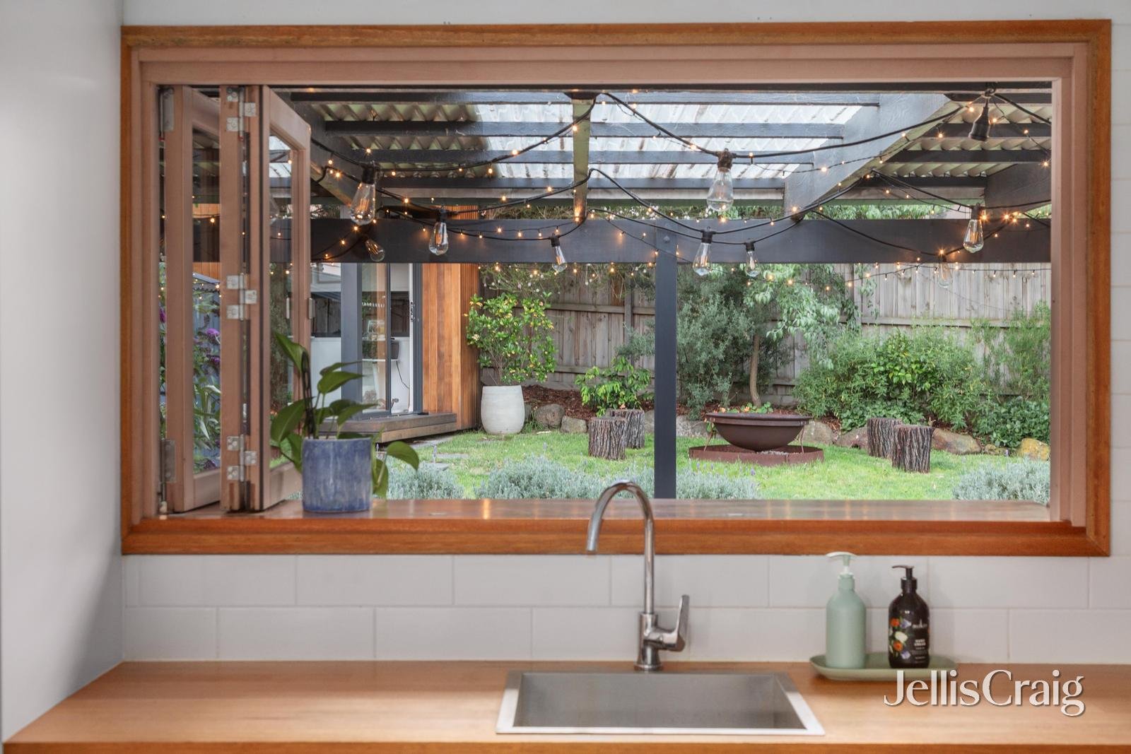 32 Nell Street, Greensborough image 6