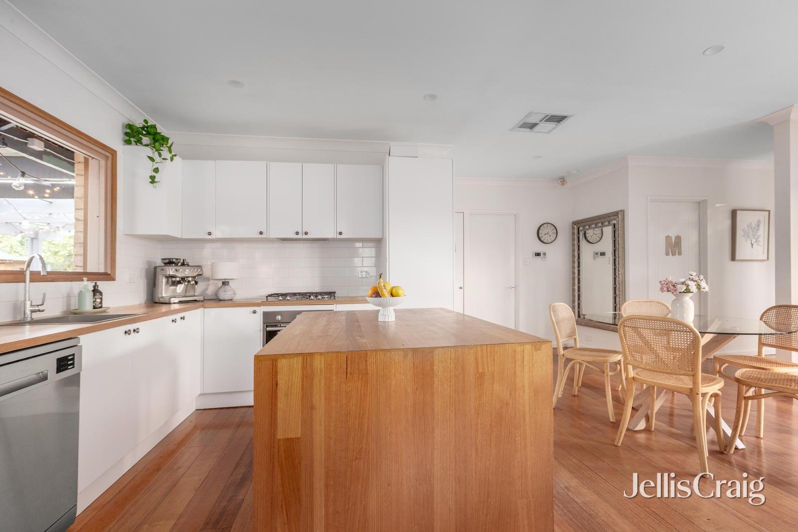 32 Nell Street, Greensborough image 8