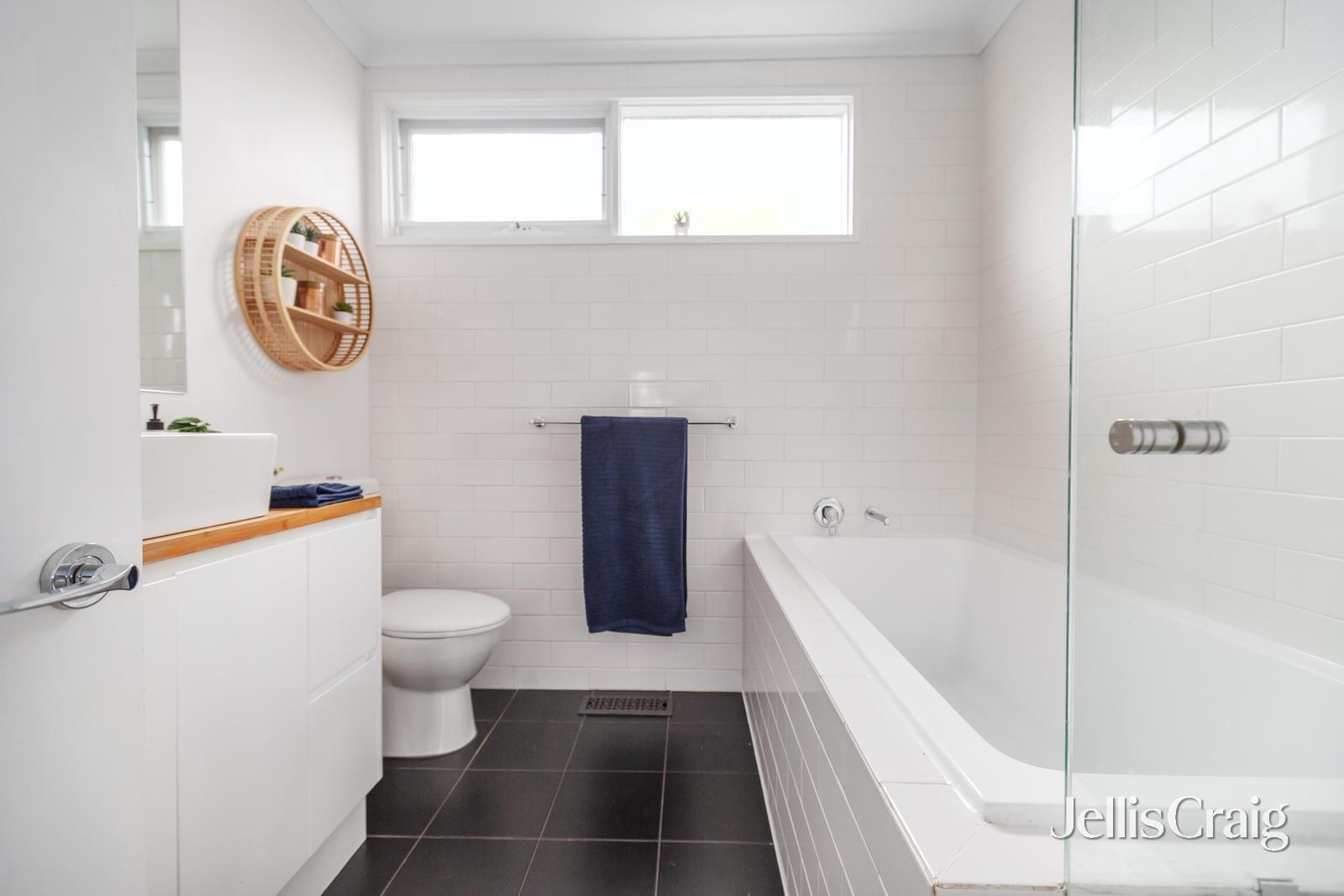 32 Nell Street, Greensborough image 10