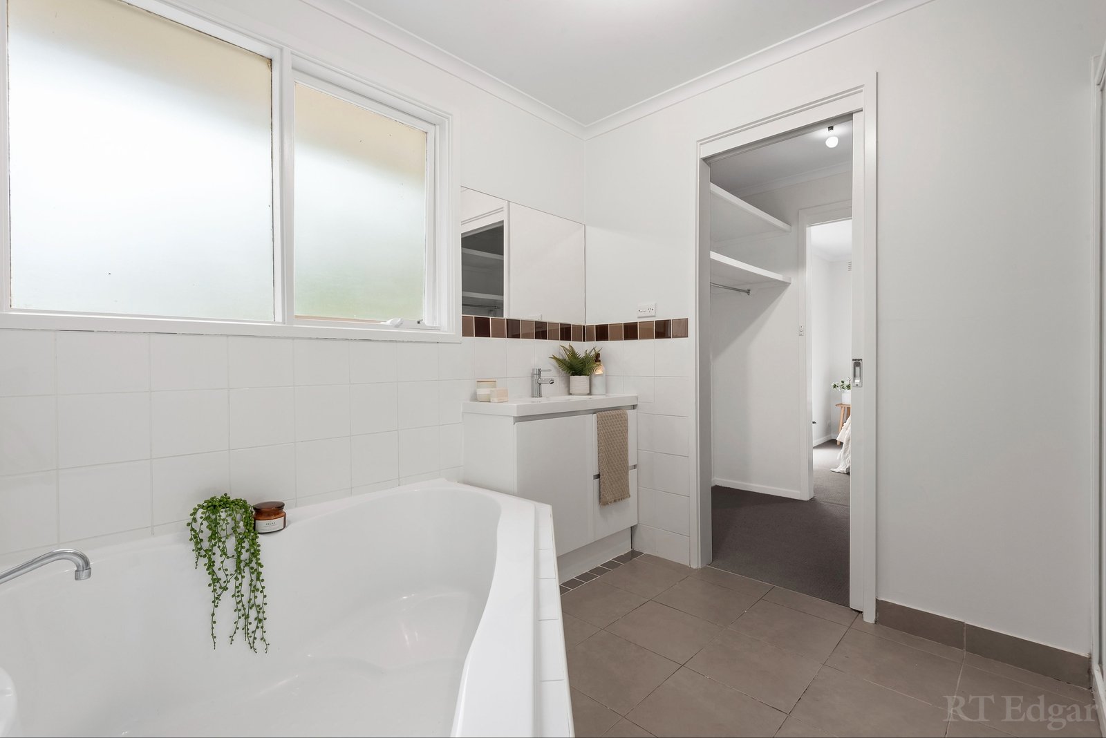 Property Gallery Thumbnail 9