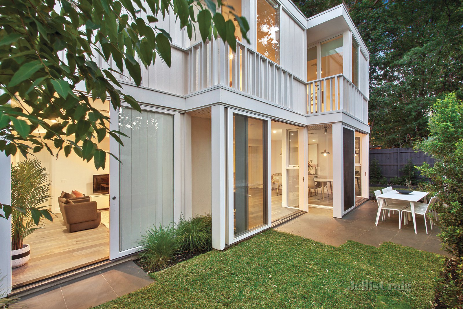 32 Oak Grove, Malvern East image 3