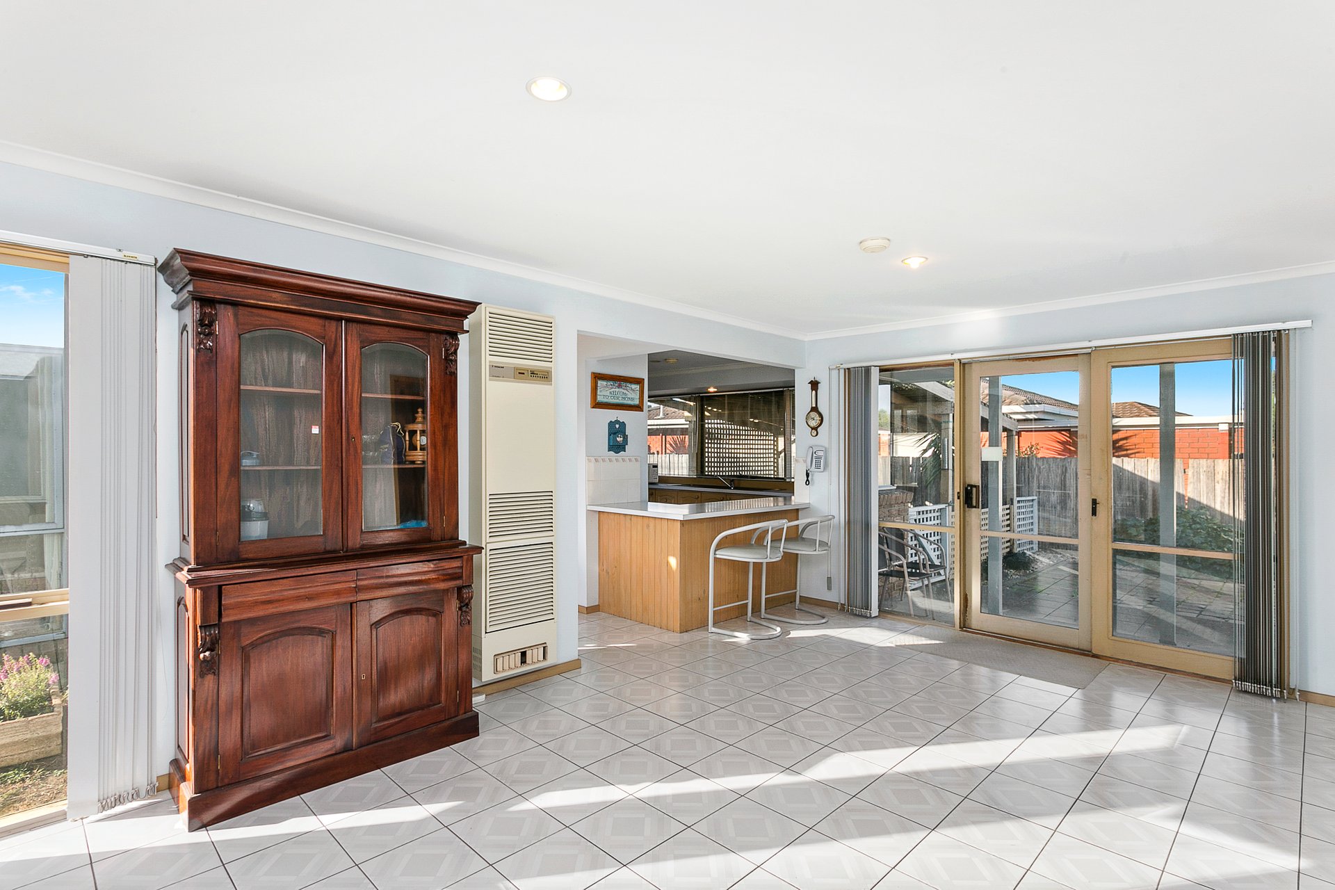 32 Oxford Street, Whittington image 4