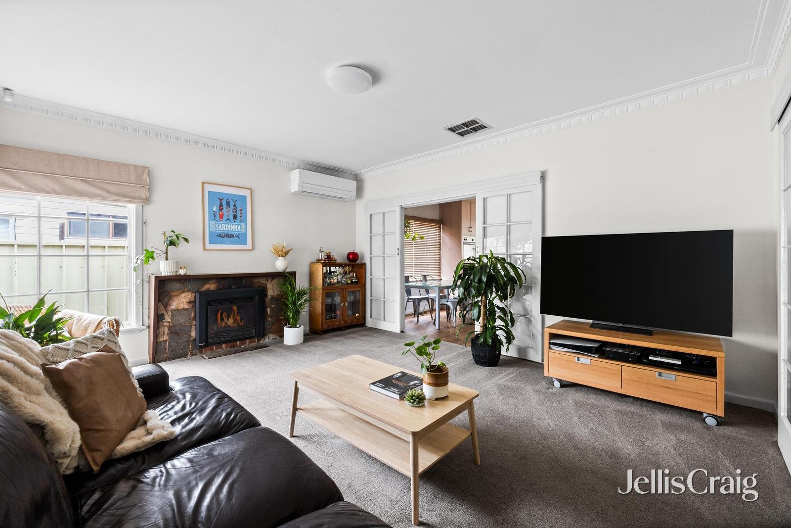 32 Percy Street, Newport image 2