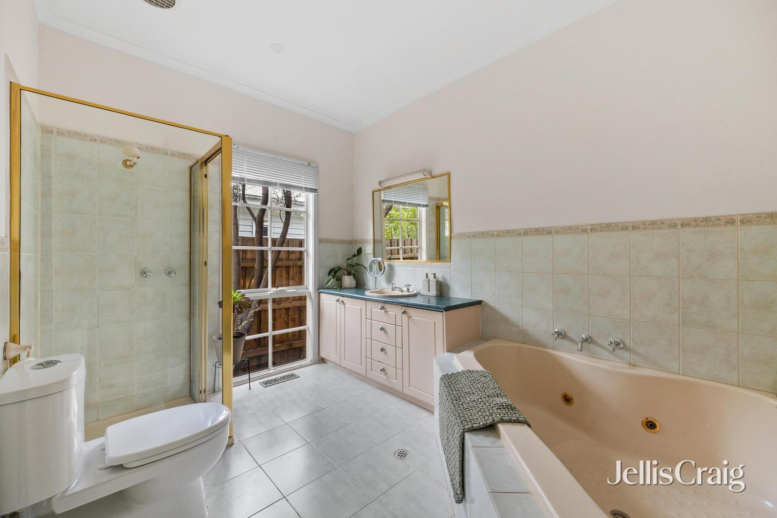 32 Percy Street, Newport image 10