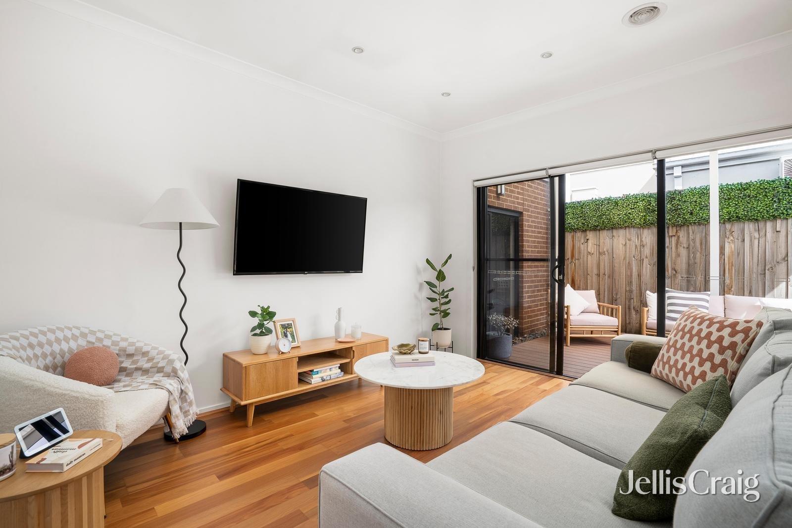 3/2 Prismall Street, Altona North image 2
