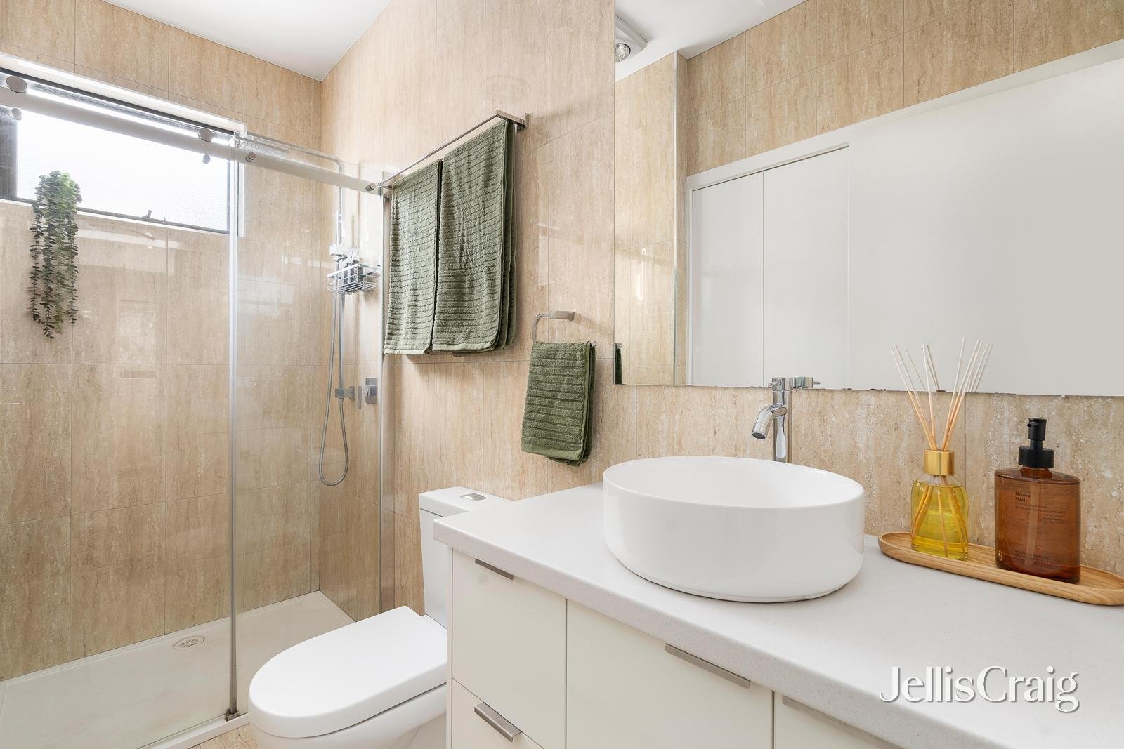 3/2 Prismall Street, Altona North image 6