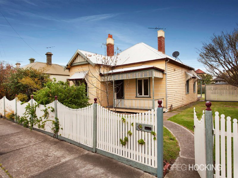 32 Railway Crescent, Williamstown image 2