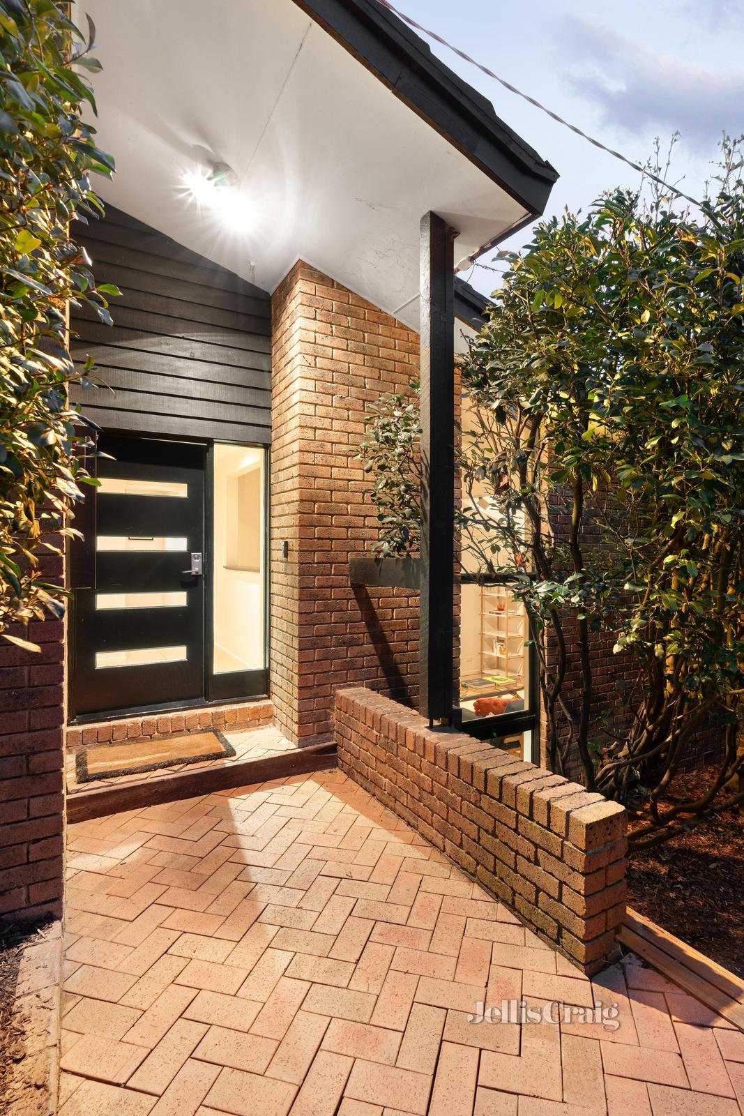 32 Ramptons Road, Eltham North image 2