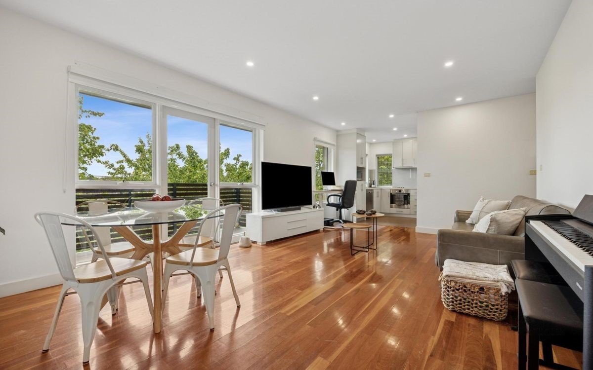 3/2 Raynes Street, Balwyn image 2
