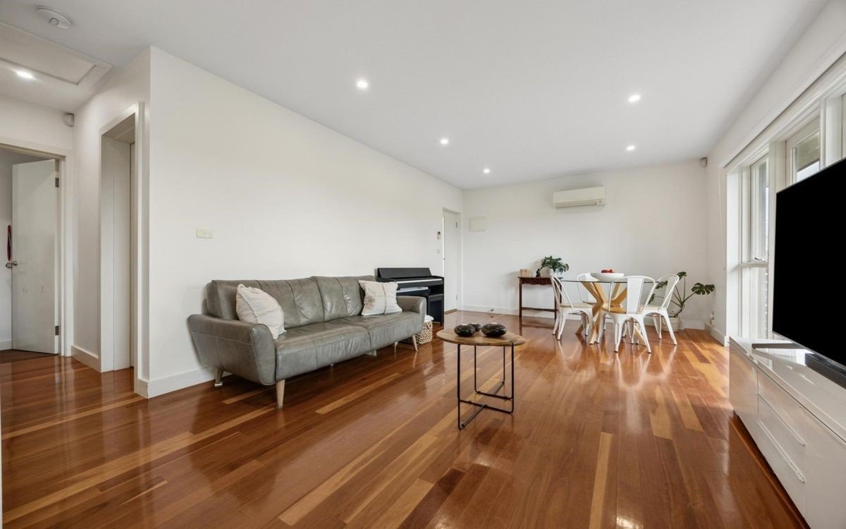 3/2 Raynes Street, Balwyn image 3
