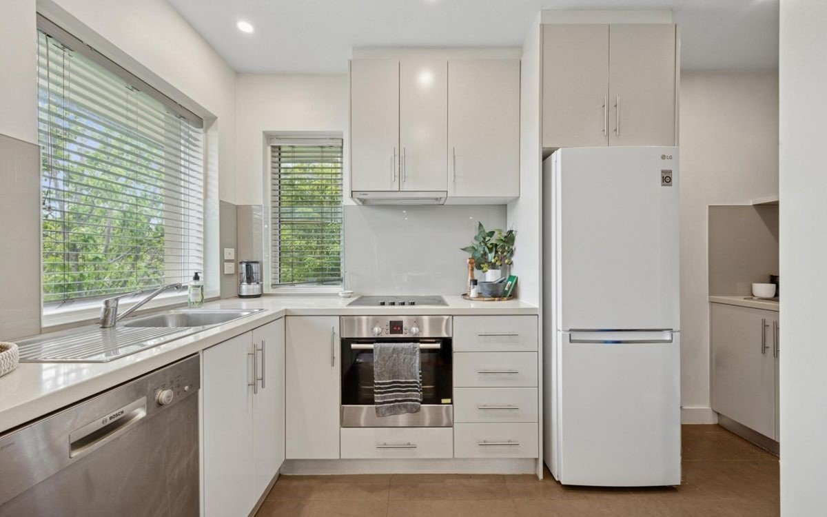 3/2 Raynes Street, Balwyn image 4