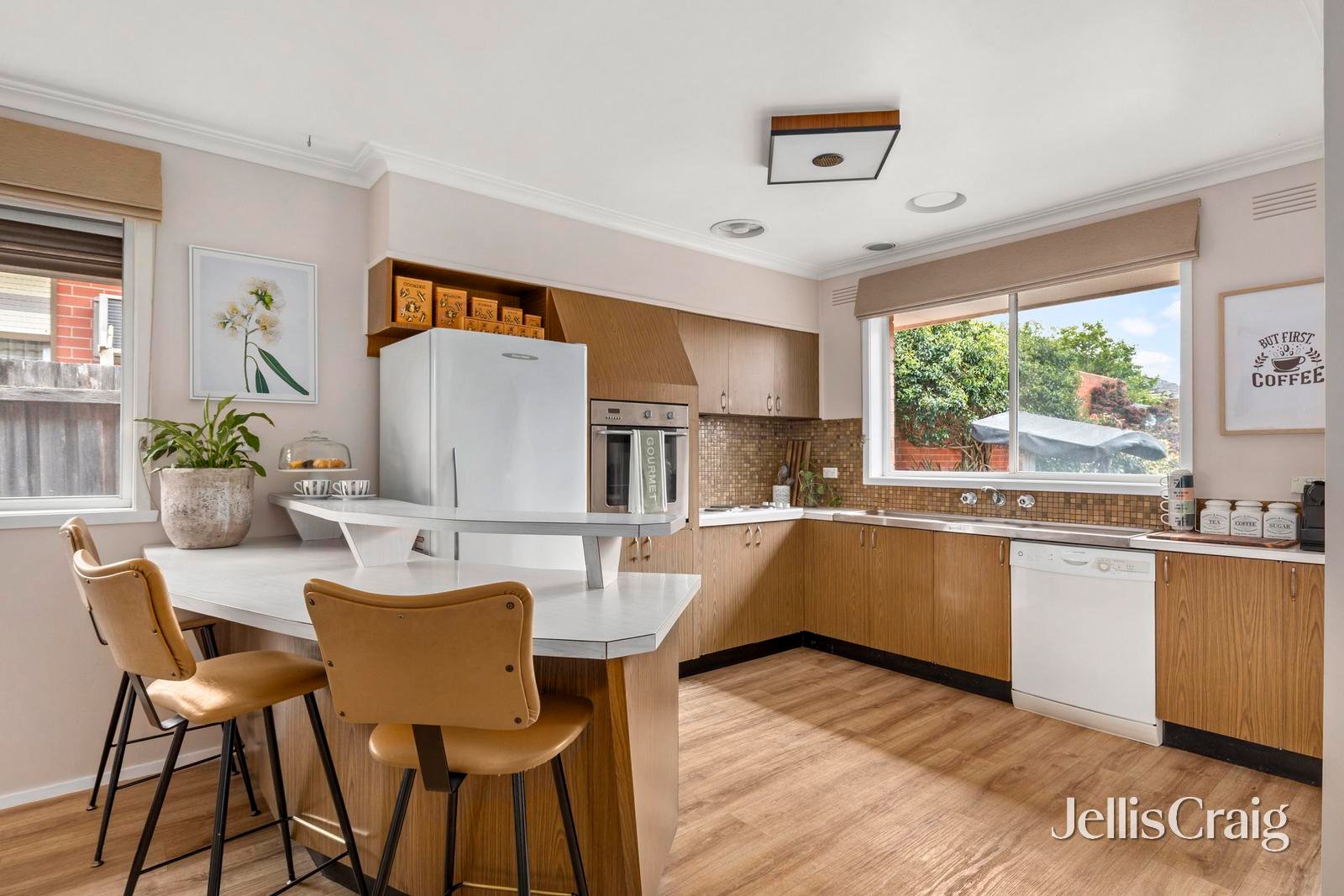 32 Riviera Road, Avondale Heights image 5