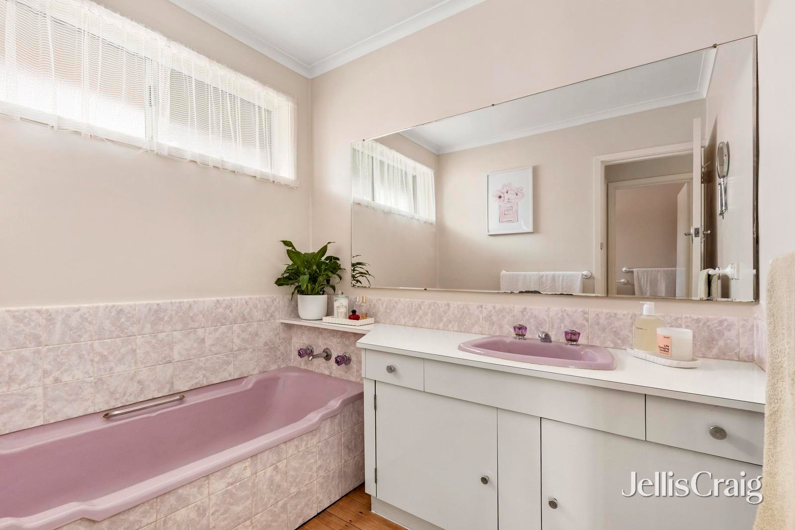 32 Riviera Road, Avondale Heights image 9