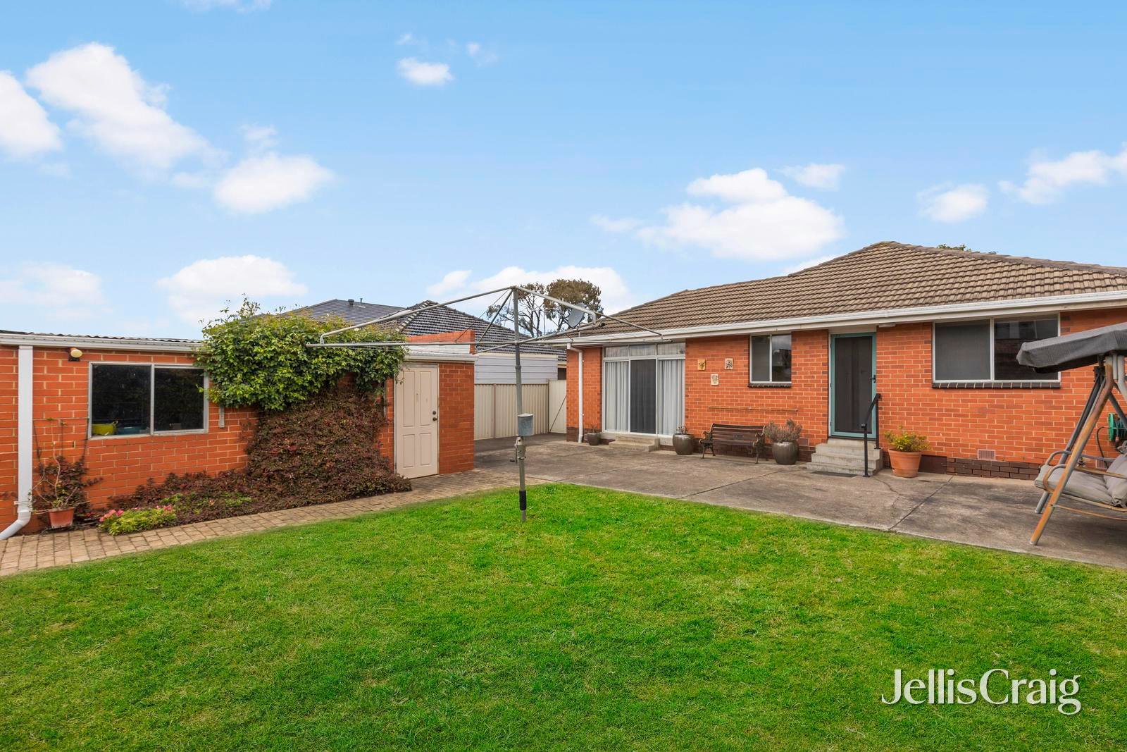 32 Riviera Road, Avondale Heights image 10