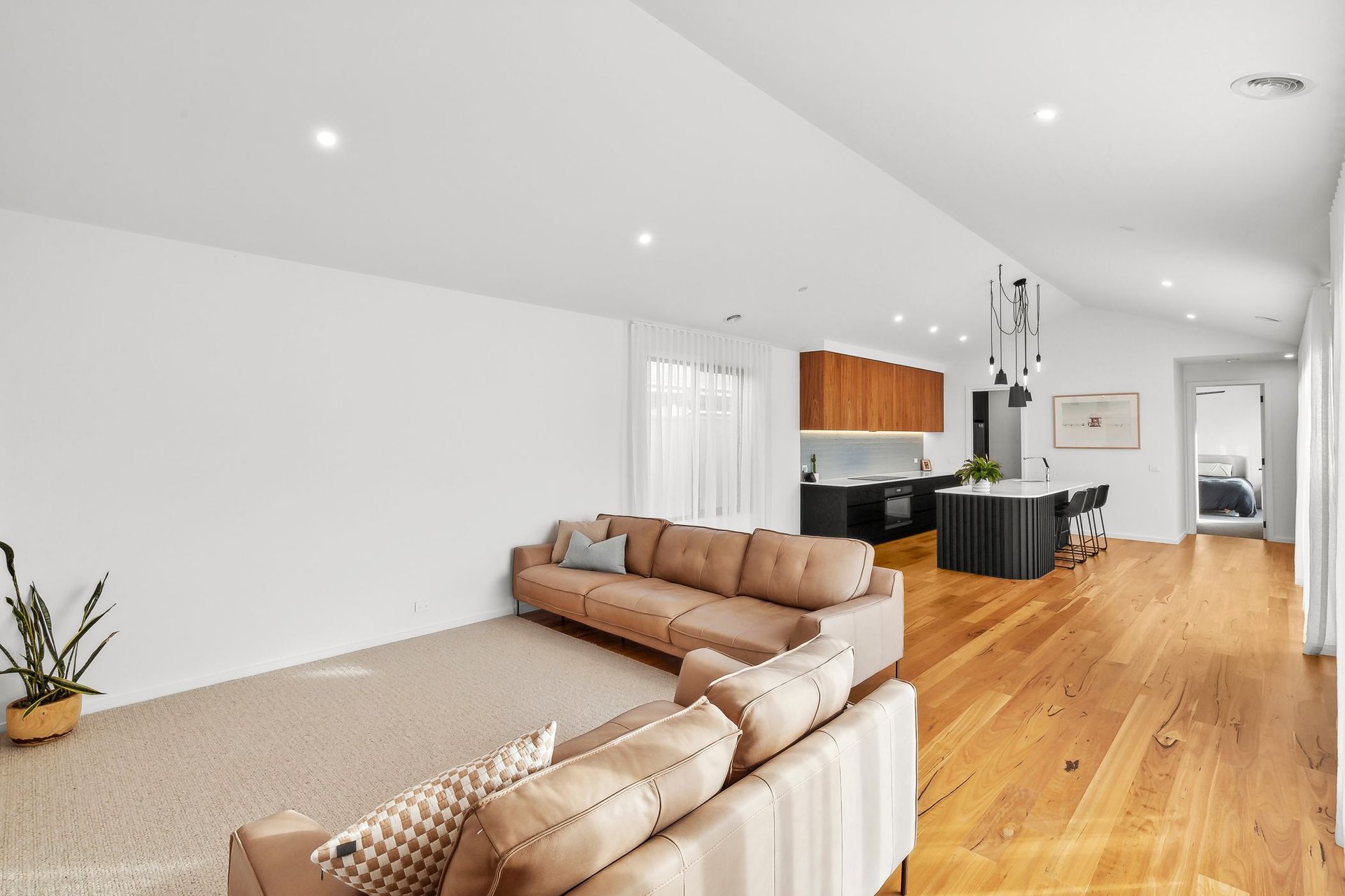 Property Gallery Thumbnail 7