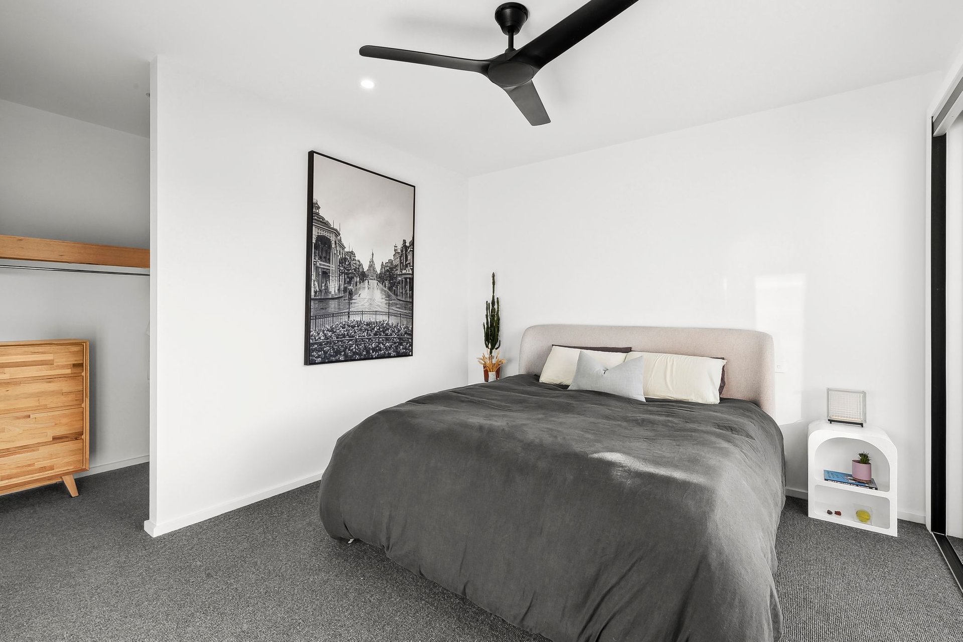 Property Gallery Thumbnail 8