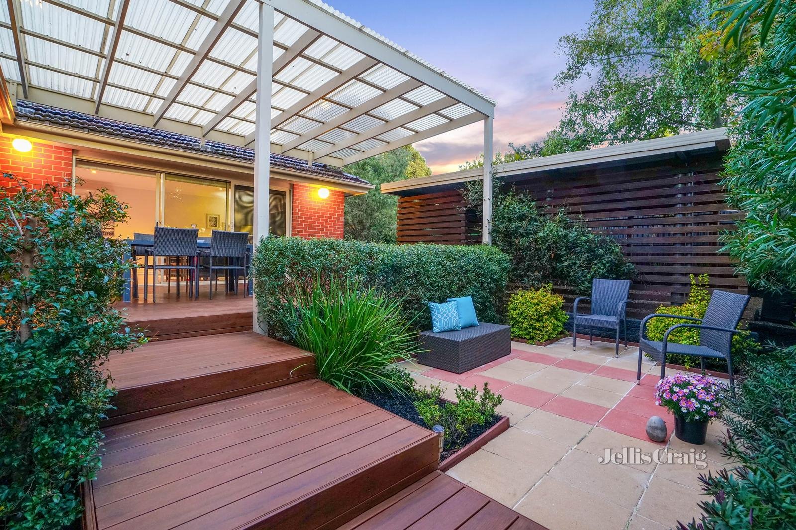 32 Sampson Drive, Mount Waverley image 6