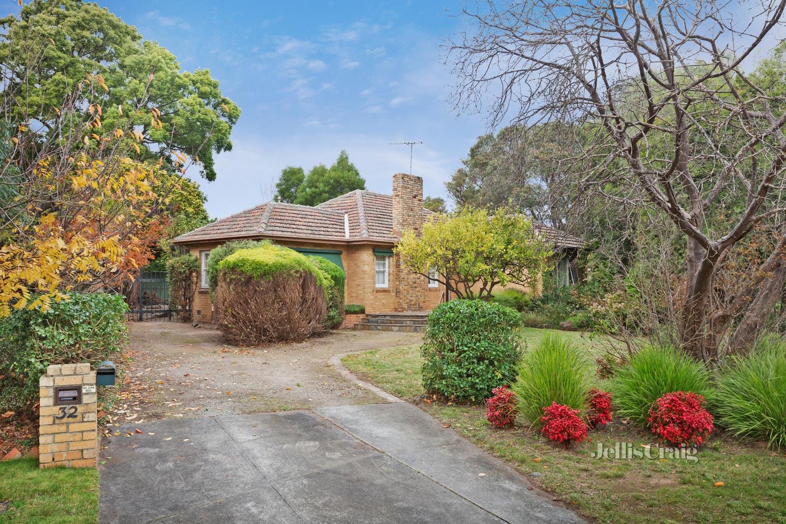 32 Sherwood Road, Mount Waverley image 2