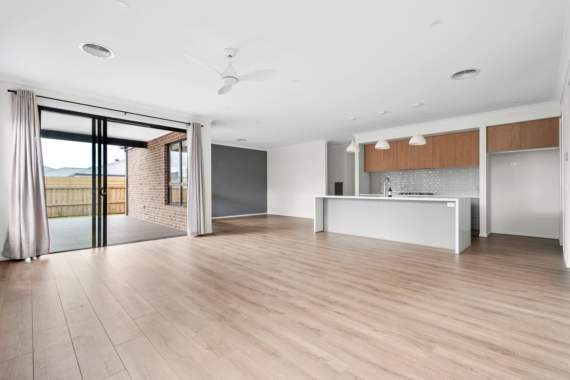 32 Sian Circuit, Waurn Ponds image 5