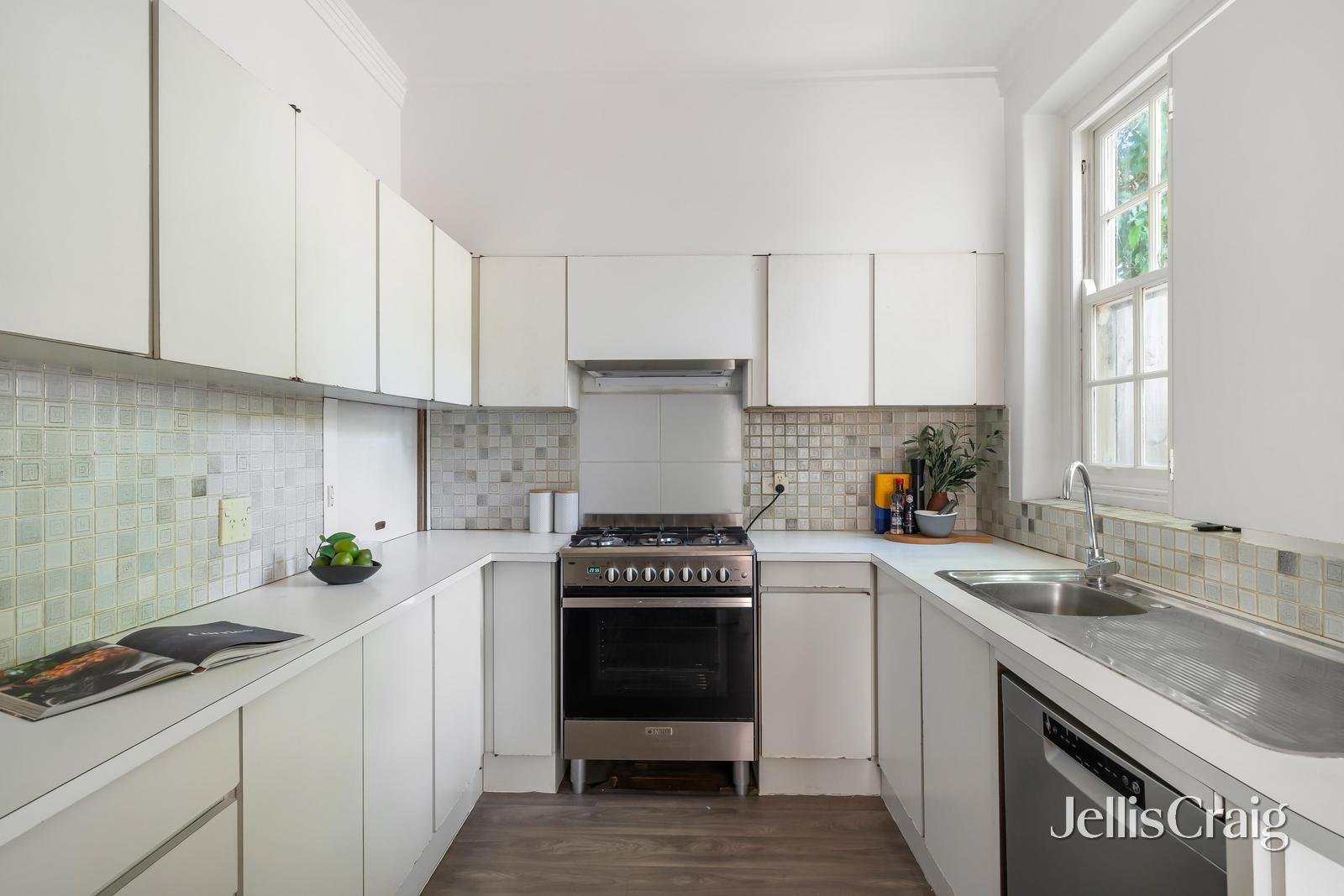 32 Somers Avenue, Malvern image 3